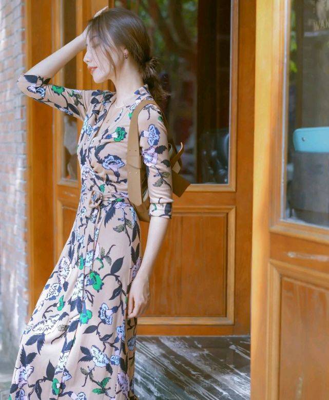 服装 会穿衣搭配的女生确实很惊艳，既优雅又有魅力，轻松美成焦点