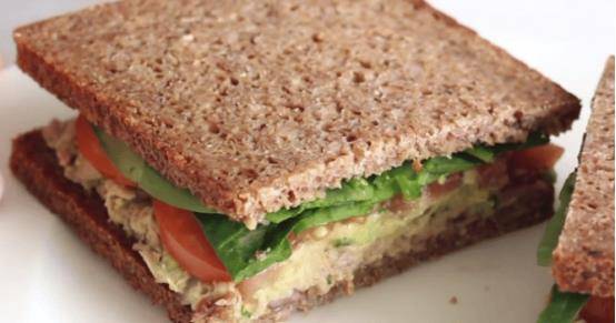 美国|美国普通家庭的一日三餐，他们主要吃什么？中国游客：食物吃不惯