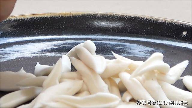 因为|分享最简单的一道早餐做法,不用擀和切,十分钟就出锅,味道真香