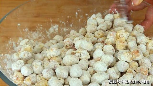 做法|花生米加2个鸡蛋,没想到这么好吃,外酥里脆,当零食下酒都可以