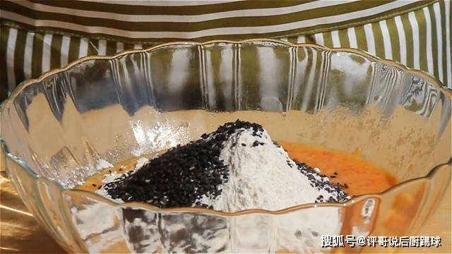 温度|1个西红柿2个鸡蛋,教你做家常小零食,出锅香甜酥脆,太解馋了