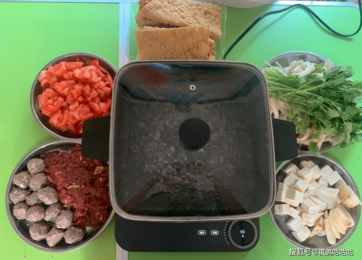 方锅|米家超薄电磁炉搭配知吾煮的锅，炒菜火锅包圆了！