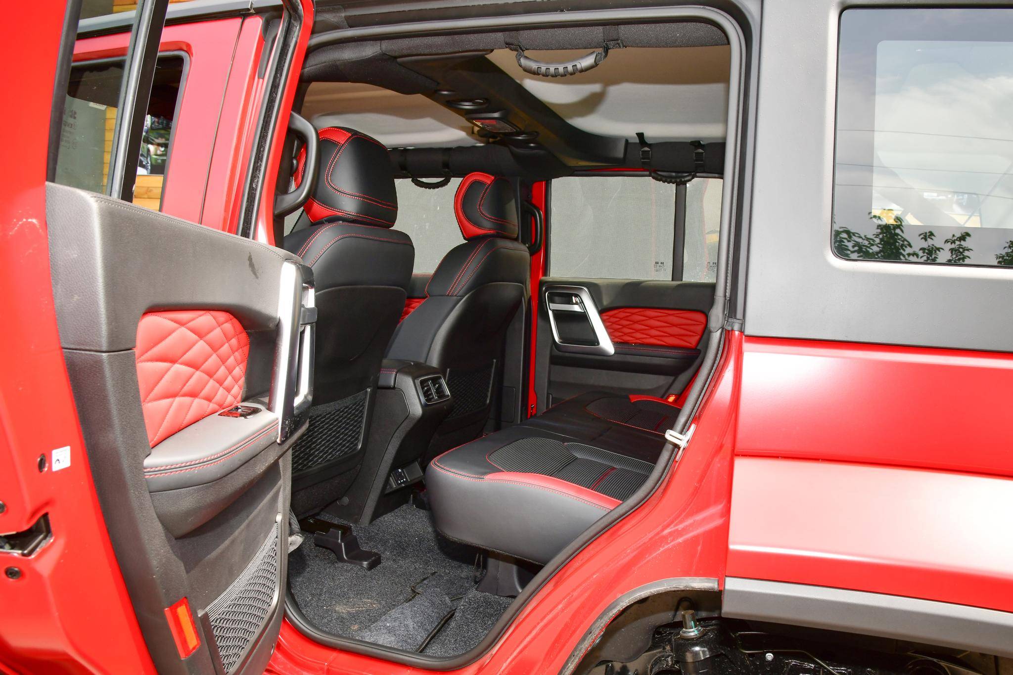 硬核越野车 体验bj40刀锋英雄版 2.0t柴油机 8at变速箱