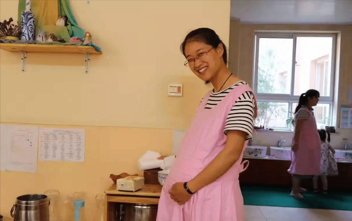因为|女教师生二胎，不料被全班家长联名举报，列出一长串“迷惑罪状”