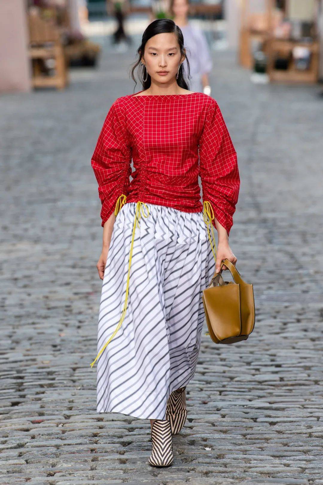 品牌 流行趋势|2022/23秋冬流行色：红