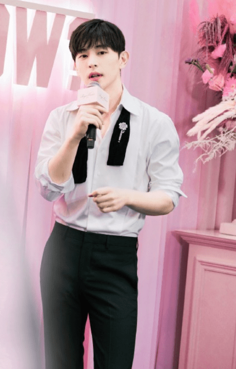 邓伦 众星周末营业状态PK！唐嫣仙贵、李沁鬼马，邓伦和王俊凯谁圈粉？