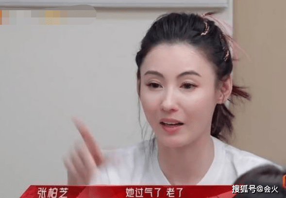 背心41岁张柏芝逛超市被偶遇！穿紧身背心身材性感，手臂肌肉太抢镜