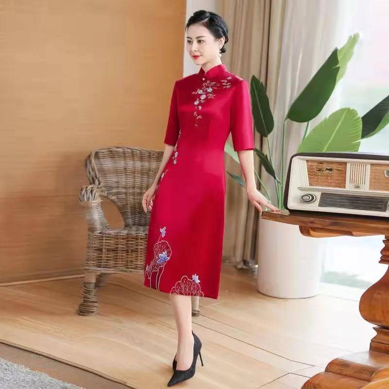 主角光环 妈妈宴会旗袍装，主角光环，端庄大气彰显她们典雅风韵与知性魅力