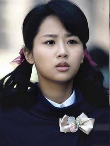 马尾女星双马尾,邱淑贞女儿撞脸邓紫棋,周冬雨''手抓鸡窝''