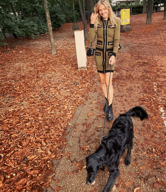 身材 LV太子妃并非冻龄女神！纯素颜状态下肤感极差，格纹连衣裙显贵气