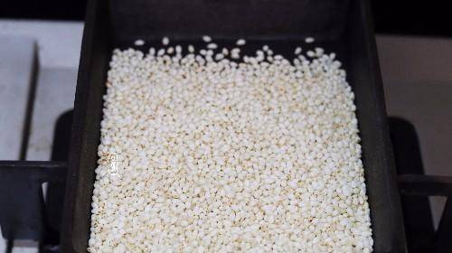 加入适量|黄豆营养好，这么做成早餐，人人爱喝，还能提升免疫力补充蛋白质