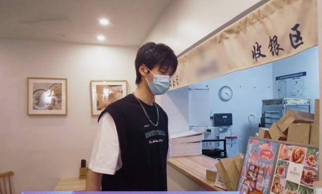 生活|陈瑞丰太细心,冒雨为周扬青买早餐,结账时价格暴露他真实家境