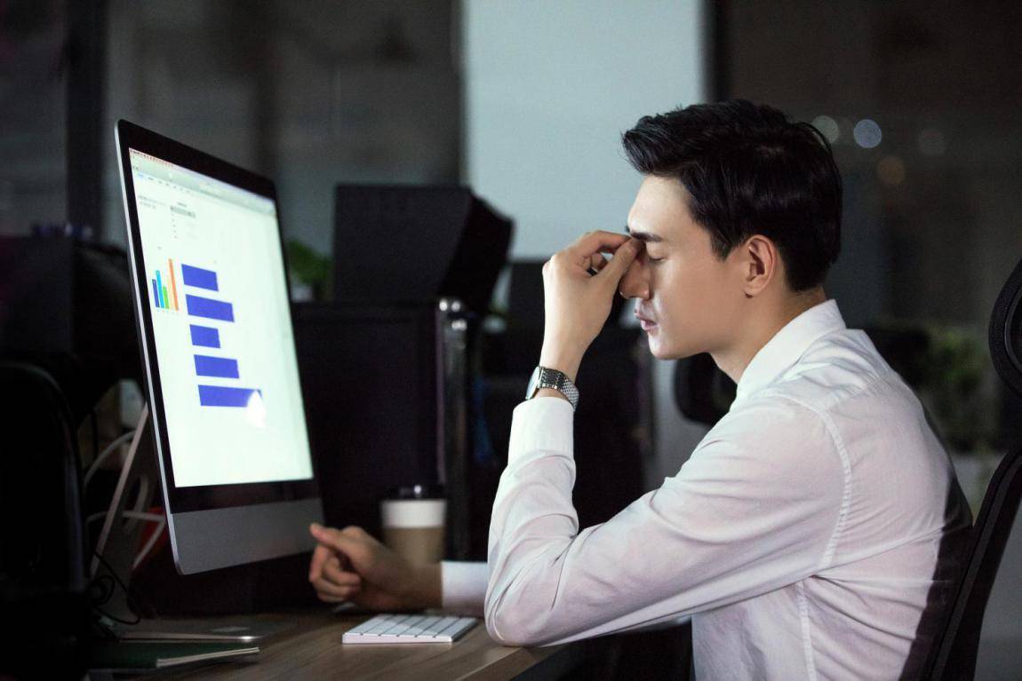 很多上班族在一整天的工作中,都要长期面对电脑工作,长时间久坐加上