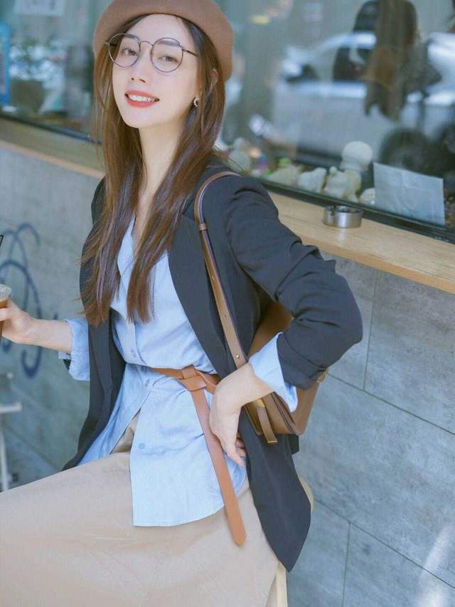 女生 几款适合普通人的西服外套，搭配蓝色衬衫随性有气质，谁穿谁好看