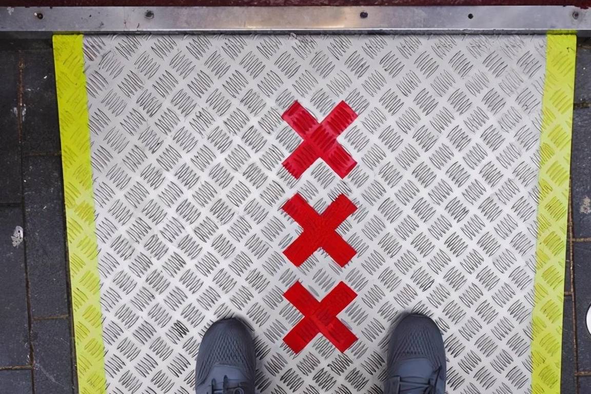 在荷兰首都阿姆斯特丹，随处都能看见三个X，你知道什么意思吗？