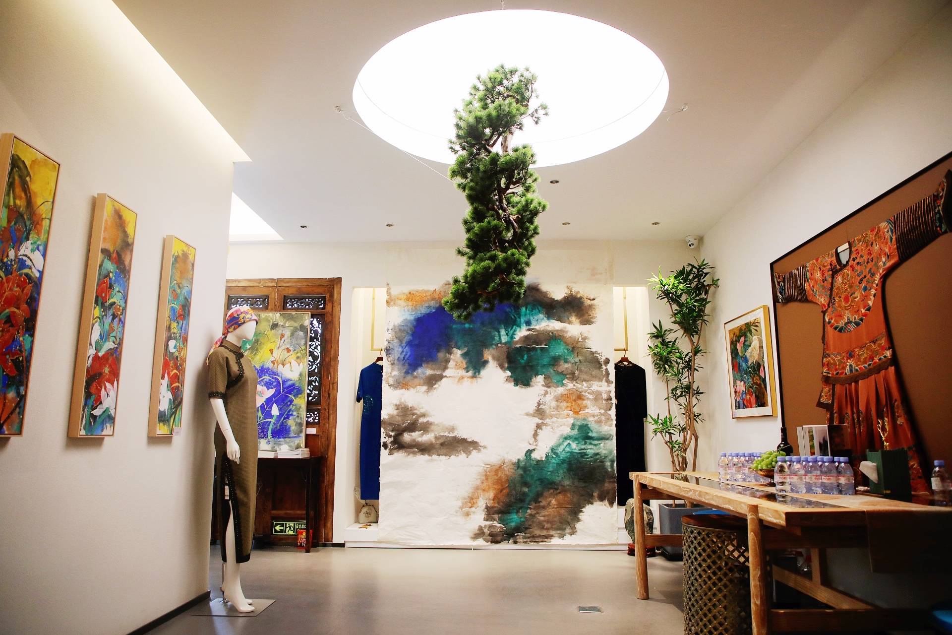 都能 迎国庆溢彩画与新中式服饰艺术展丨遇见美好的自己