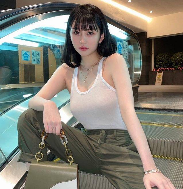 林恺铃 星二代比美！邱淑贞女儿似妈翻版，任晴佳气质佳，林恺铃衣品好