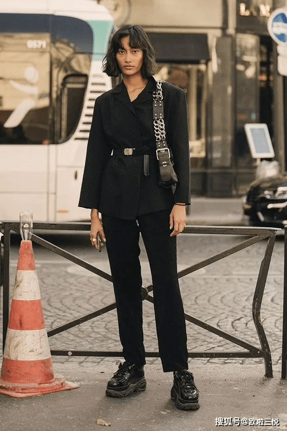 黑色 悦穿搭：全身黑色搭配，照样美又气质