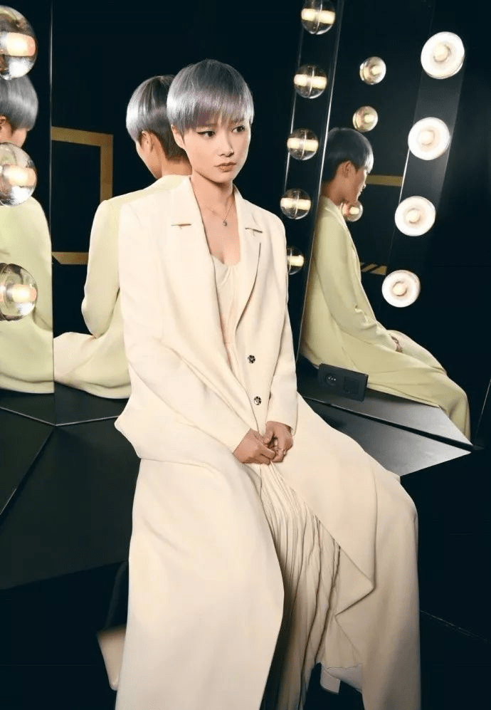 中性 她越变越美的秘密，李宇春造型大分析