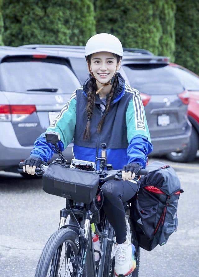 运动服 有种“撞衫”叫杨颖和杨幂，看到两人的坐姿，谁是腿精一眼明了
