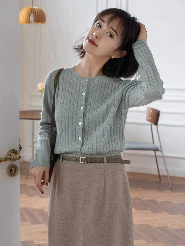 显得 秋冬，怎么穿才高级优雅？西服外套配牛仔裤，普通人也能轻松驾驭