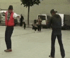 搞笑GIF：狗永遠是狗 而人就不一定了 搞笑整蠱 第31张