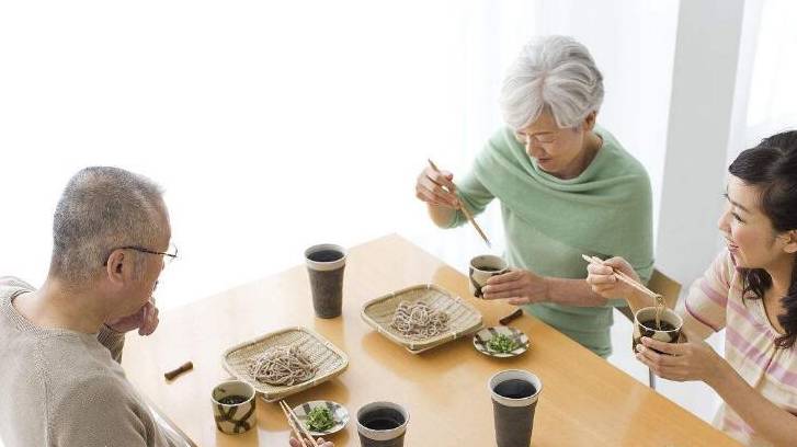 方针|肾病医生:尿蛋白、肌酐患者饮食问题,“七字方针”解决你的疑问