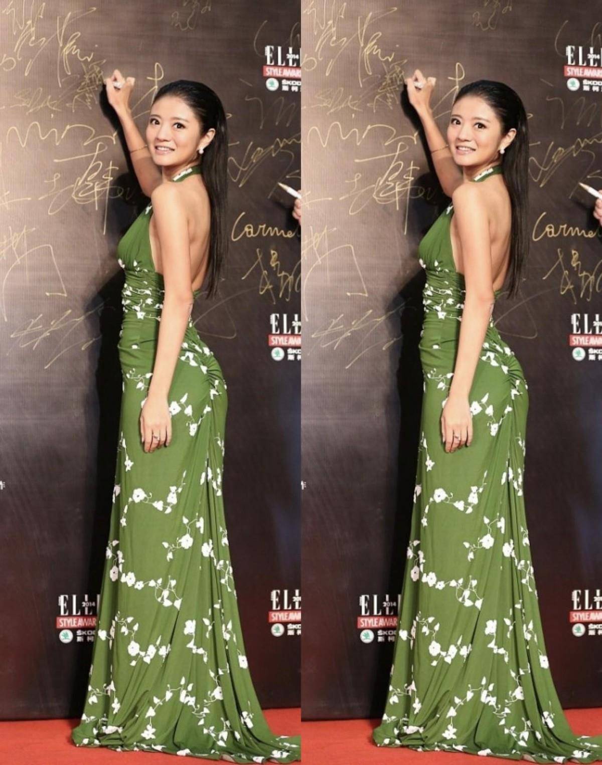 身材 安以轩的身材真不白给,穿着挂脖裙秀曲线,看背面感觉更撩人