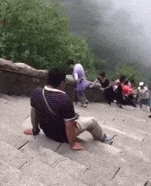 搞笑GIF：友情提示：不要穿裙子騎車 搞笑整蠱 第22张