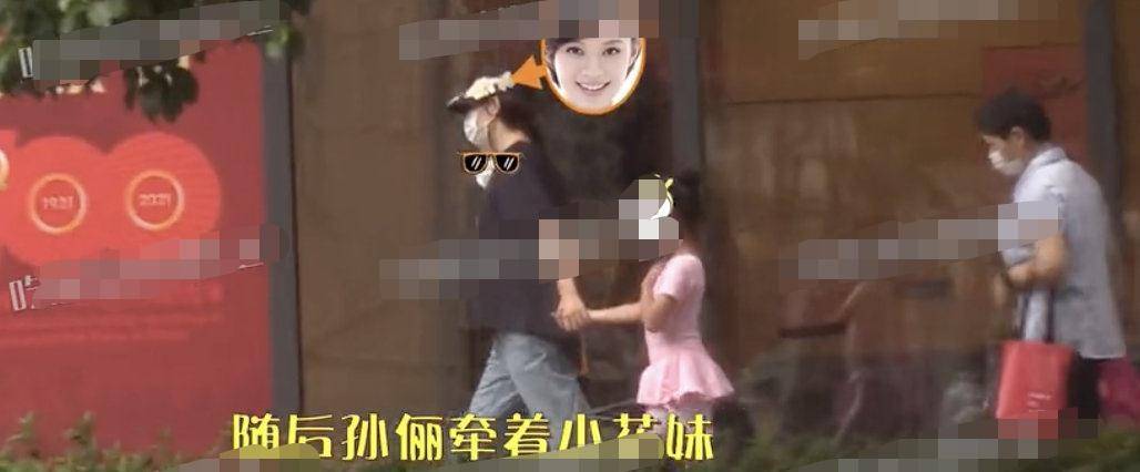 下半身 孙俪带儿子送女儿去学跳舞,女儿穿粉色舞蹈衣,肉肉小屁股太可爱