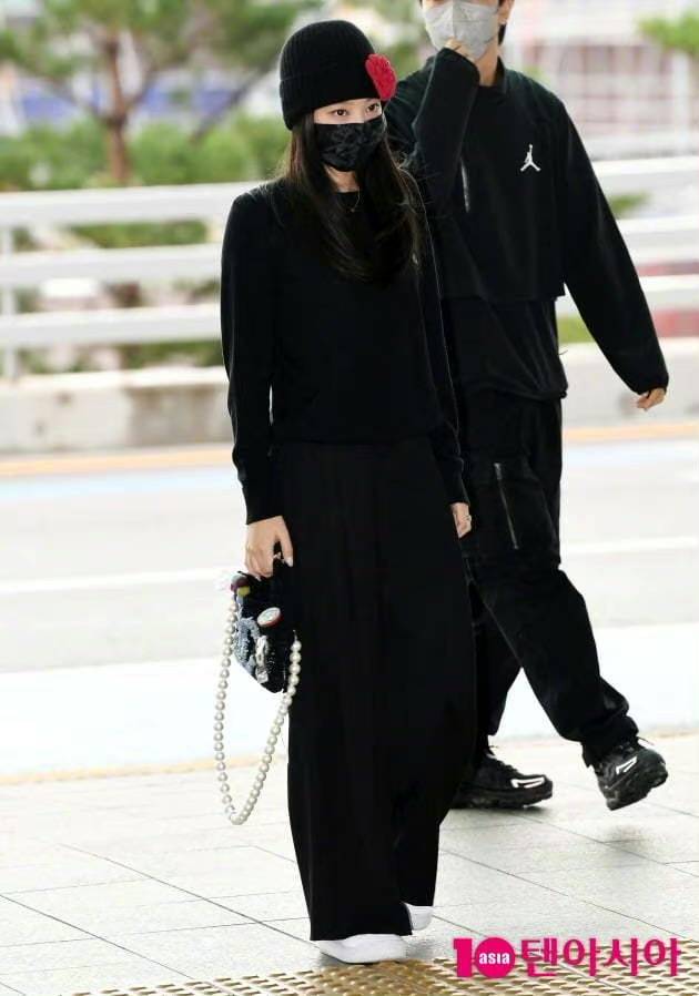 蓝色 JENNIE最新机场照,顶流女团时尚穿搭get起来!