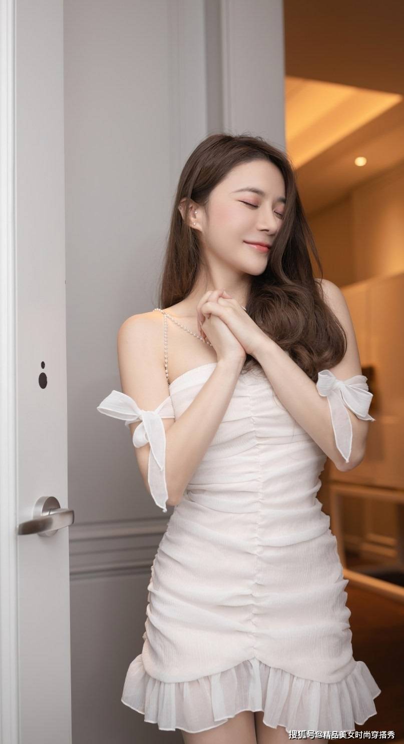 妹纸 小个子的妹纸们看过来，这两款连衣裙哪款更加显气质呢？