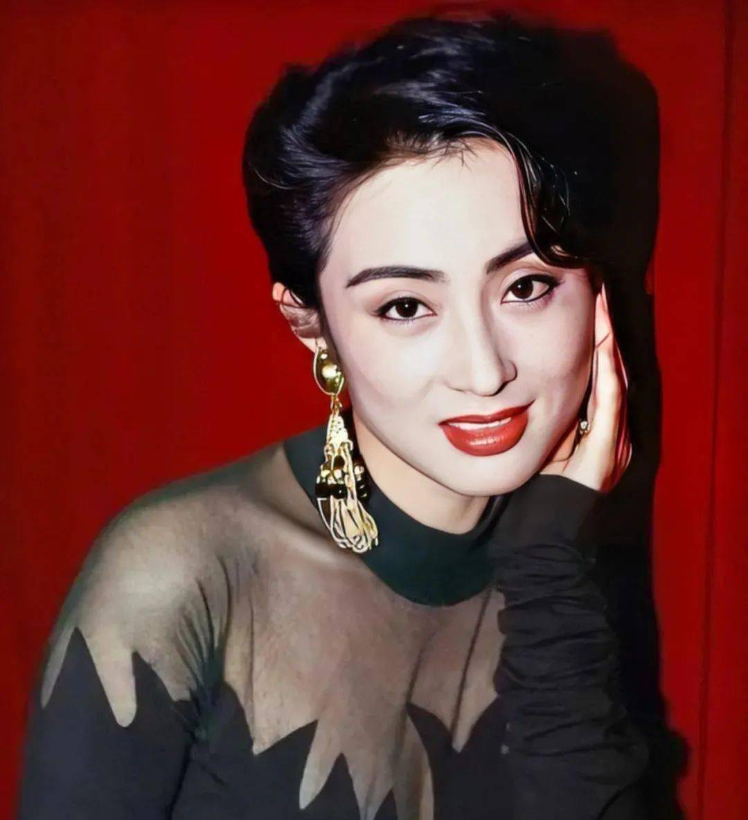 眼睫毛有一种时髦叫：港风复古妆，从眼妆到红唇高级又时髦，美得不像话