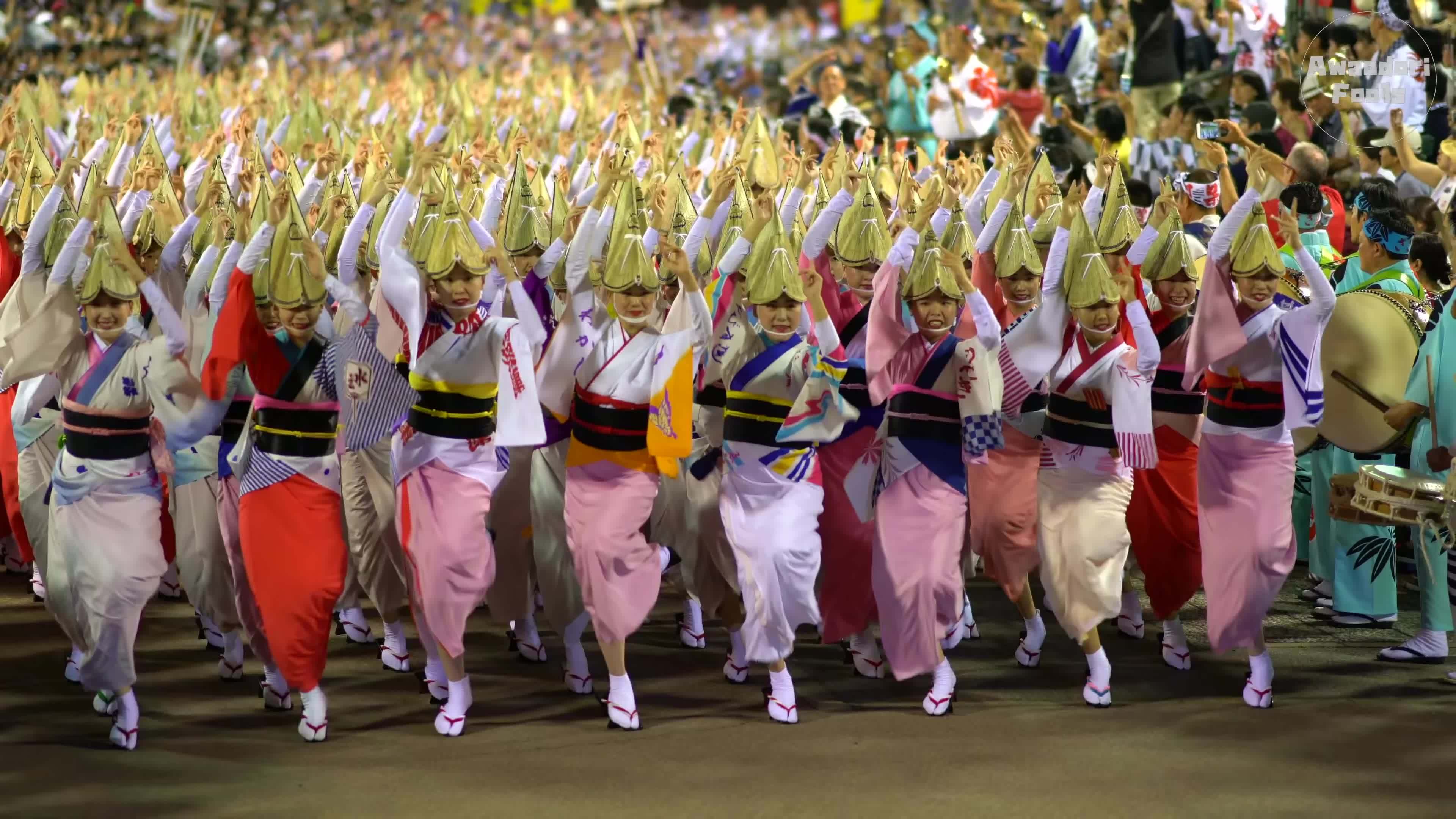 阿波舞粉丝必看德岛市阿波舞总舞舞女的笑容很棒
