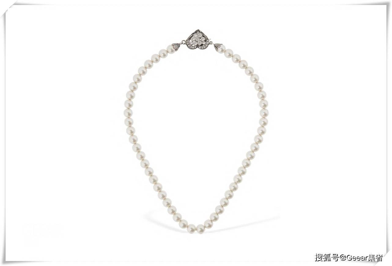 孝渊 韩星们也不约而同戴上这款项链：秋冬不能错过的珍珠首饰！