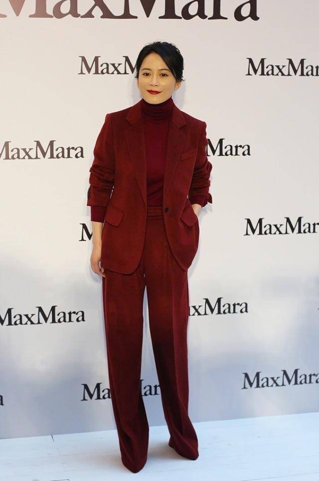 俞飞鸿 俞飞鸿真是端庄的代名词，优雅大气还有女人味，穿着打扮也加分