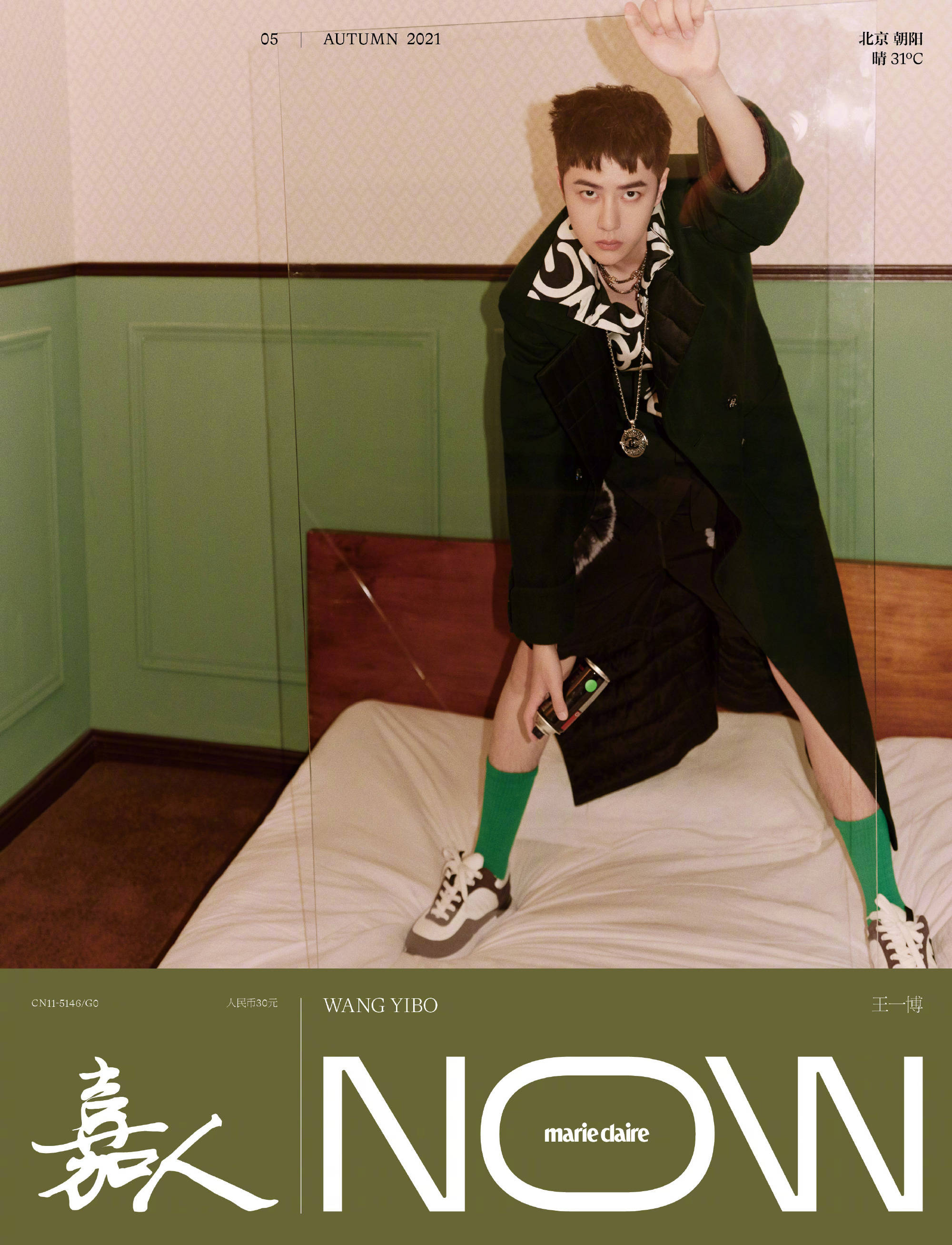 原创厉害王一博登顶级男刊gq银十封面预售秒空2天第6个风格没穿打底衫