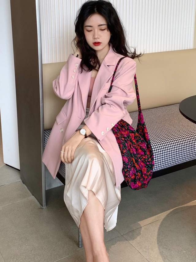 小个子 西装外套怎么穿出高级感?不如搭配半身裙,优雅时尚又能提升气质