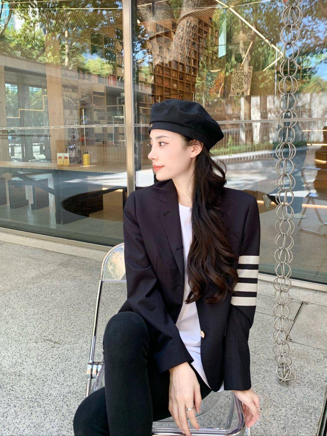 时尚 谁说黑白灰只能单调?掌握这几个搭配思路,基础色也能穿出高级感