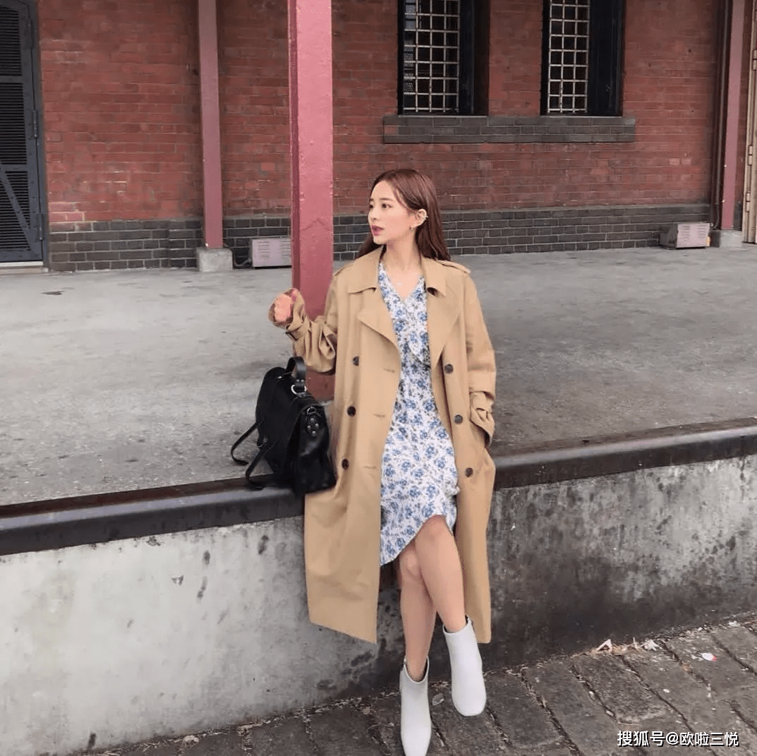 风衣 外套里面不仅仅是打底衫，今年秋天流行这3件内搭！美炸了！