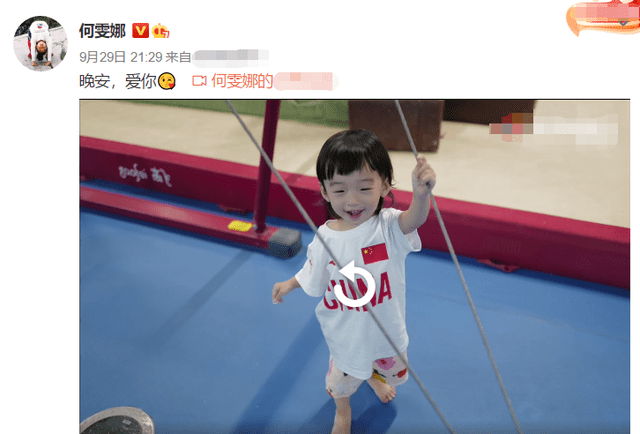 声音|何雯娜晒与女儿暖心对话，超可爱的声音好甜，说英语普通话萌化啦