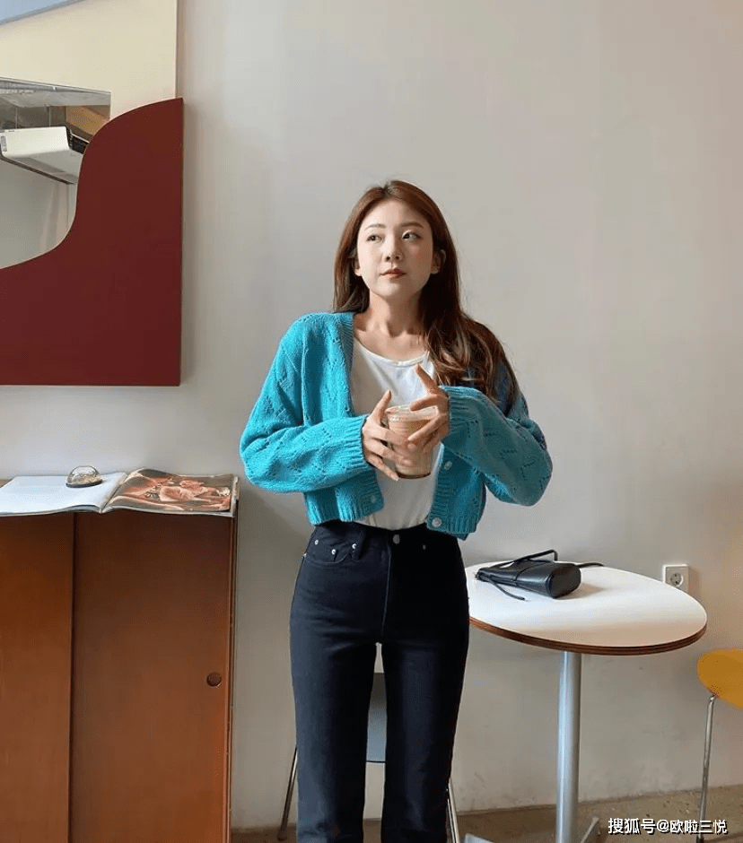 风衣 外套里面不仅仅是打底衫，今年秋天流行这3件内搭！美炸了！