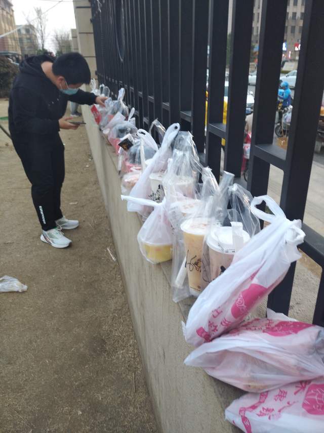 跑腿排行榜_第一次知道跑腿小哥可以业务那么全能,简直就是万事屋!