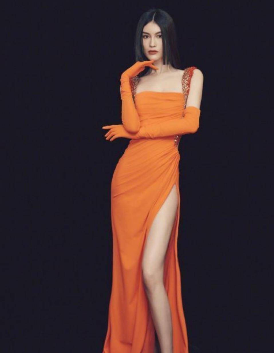 锁骨 何穗178身高太吸睛了,穿吊带裙瘦出了锁骨,体重和身高不成比例