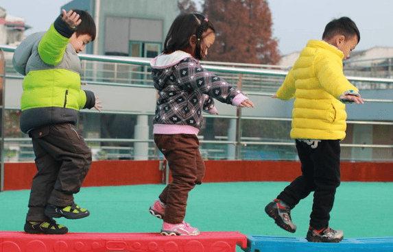 家长|当幼师很辛苦赚的也不多，为何会受到女生青睐？听听过来人的看法