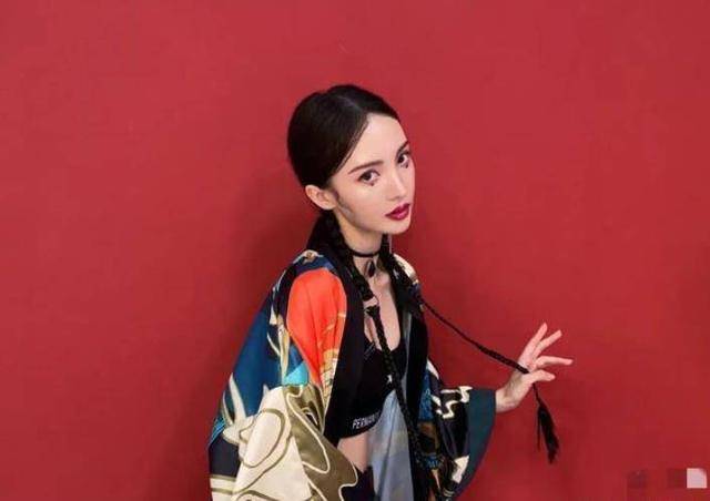 Made 有骨气!明星们换拖鞋上班的背后,我们该思考的国货现状!