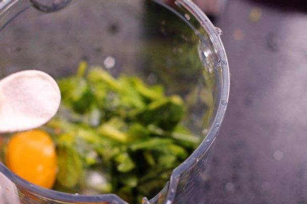 搅拌机|健康的菠菜做成鸡蛋饼,当作早餐再合适不过了,全家老少都喜欢