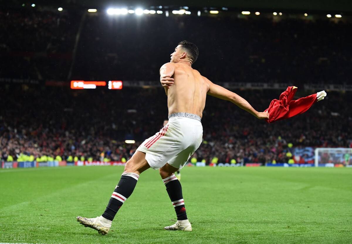 利物浦名将吹捧萨拉赫,表示没谁比他更优秀,已远超梅西和c罗!