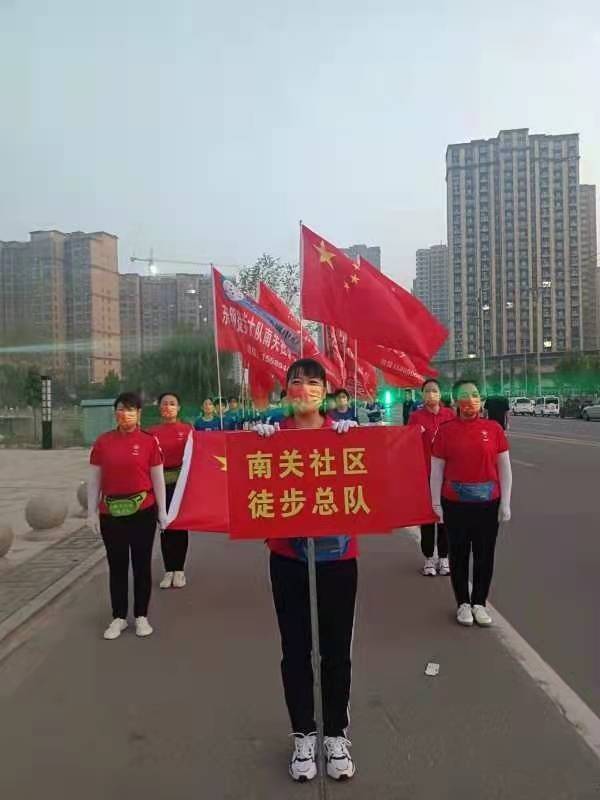 社区|东明县南关社区徒步队开展徒步活动喜迎国庆节