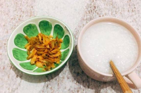 小孩|中国家长的“糊弄早餐”正在兴起，危害孩子健康，家长却一无所知